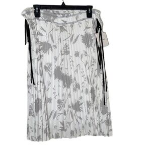 ELLEN Tracy white shadow bloom pleated skirt with side ties. NWT. Size 14